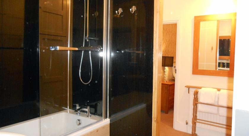 Mick Rucastle Painter & Decorator — Photos 1